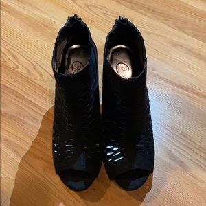 Cute black booties never worn